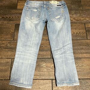 Miss Me / Wome’s  Capri / with faux diamond details on the pockets /washed blue/